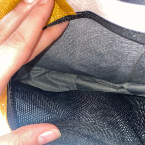 Sherpani Espirit Sling backpack in the color yellow black white - Picture 11 of 11